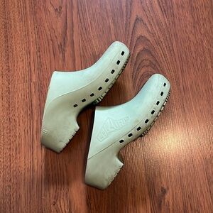 Calzuro Light Green Slip-On Clogs
